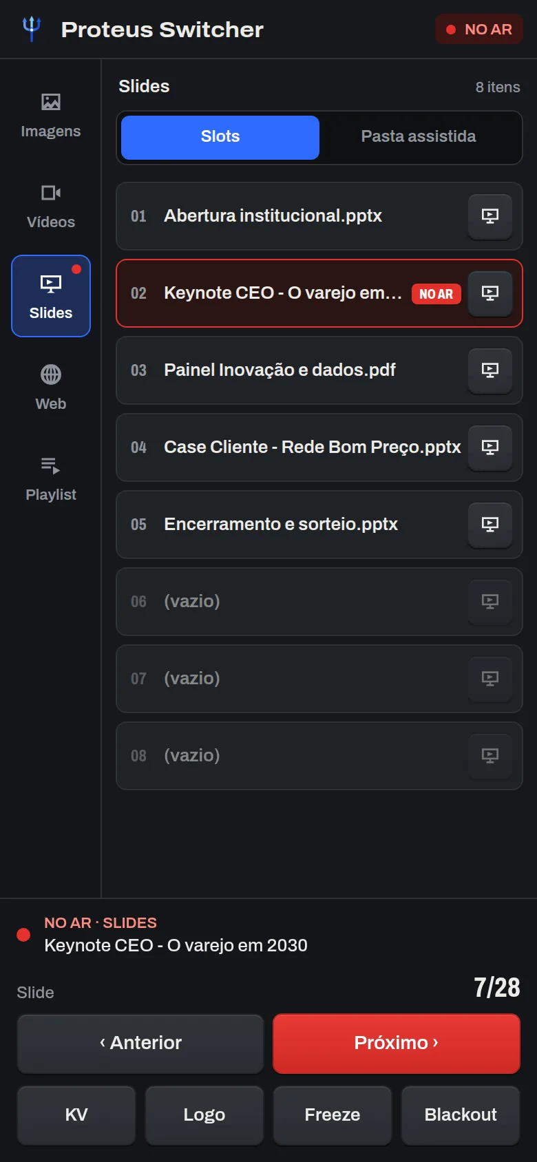 Controle web do Proteus Switcher no celular: lista de slots de apresentações com a Keynote CEO no ar, o slide 7 de 28 e os botões Anterior, Próximo, KV, Logo, Freeze e Blackout